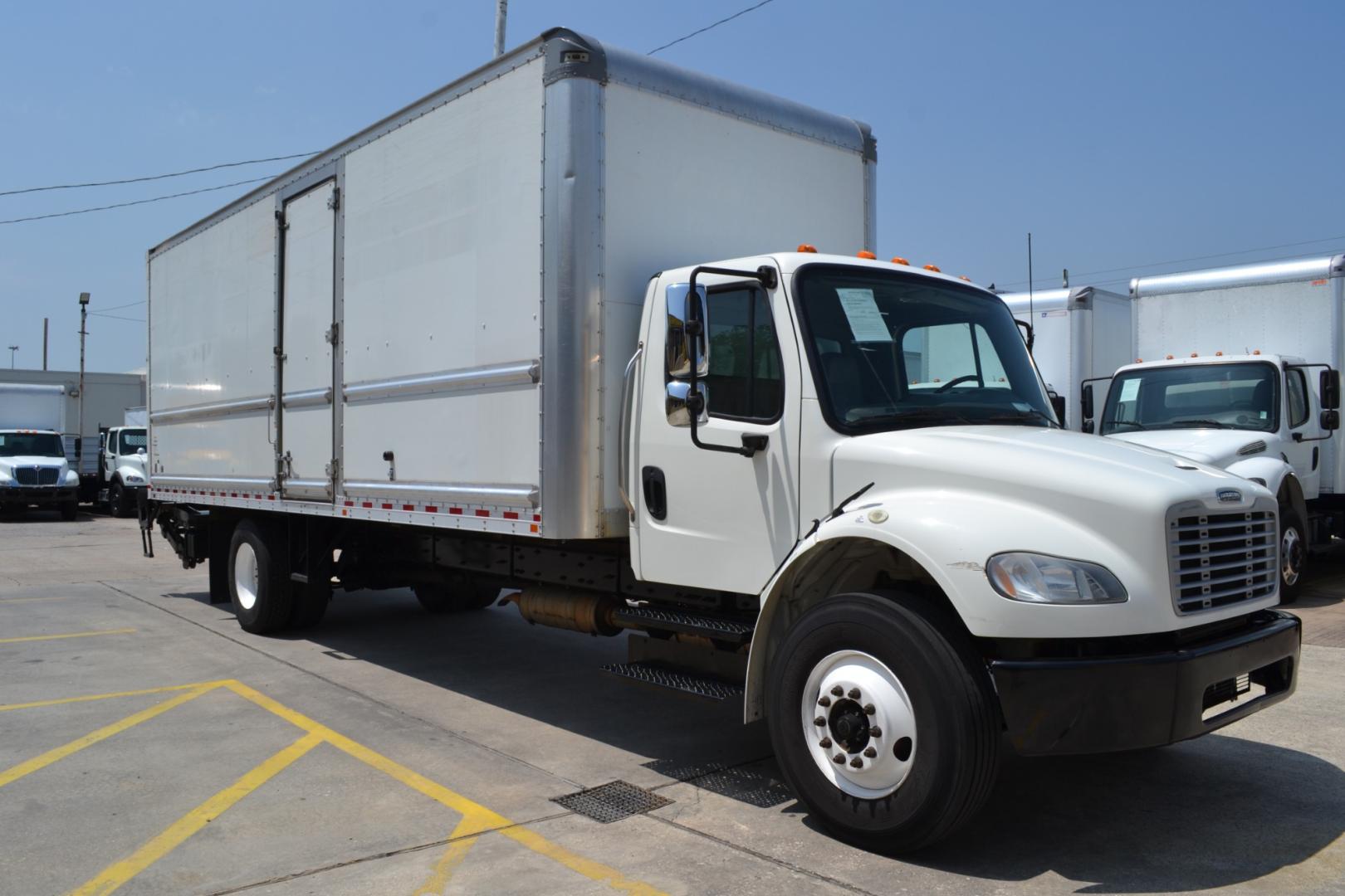 2017 WHITE /BLACK FREIGHTLINER M2-106 with an CUMMINS ISB 6.7L 220HP engine, ALLISON 2200RDS AUTOMATIC transmission, located at 9172 North Fwy, Houston, TX, 77037, (713) 910-6868, 29.887470, -95.411903 - Photo#2
